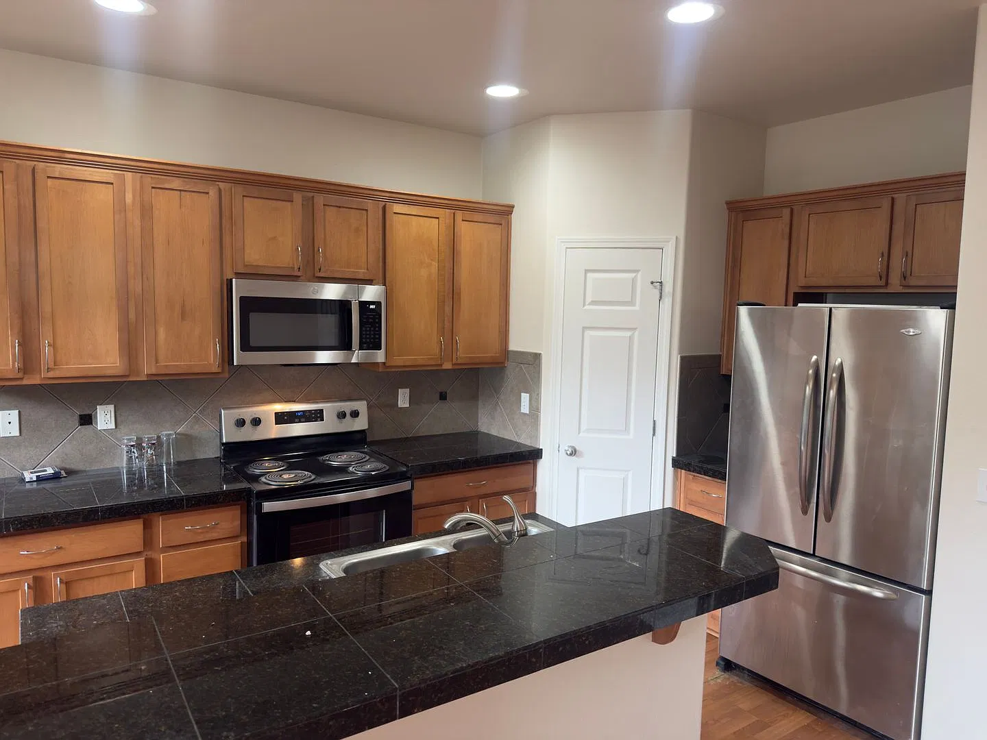 Located in prime Murray Hill/Progress Ridge area — Photo 2
