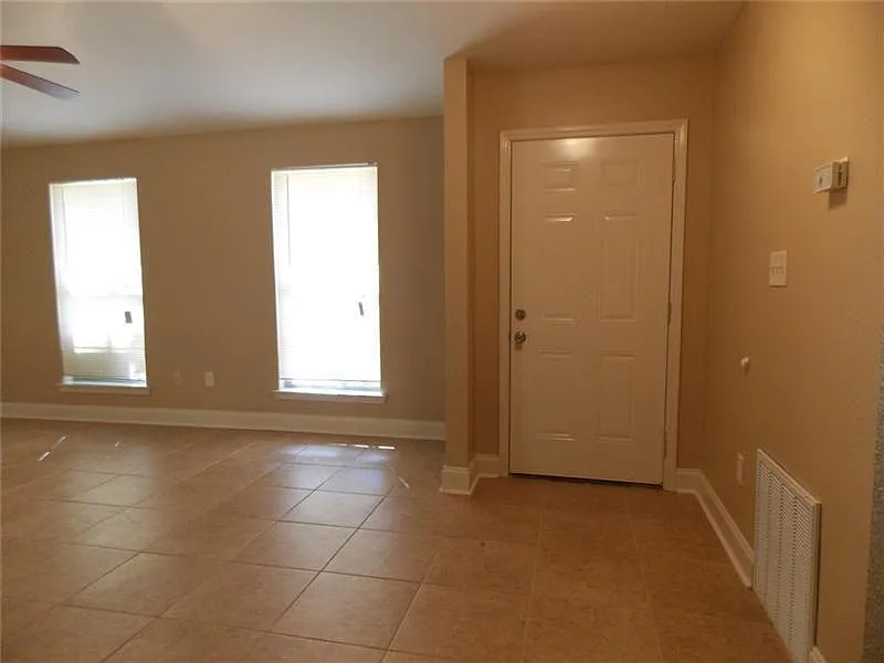 711 Walnut Street — Photo 2