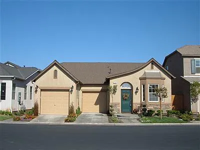 3 bed, 1271 sqft, $2,425 — Photo 1