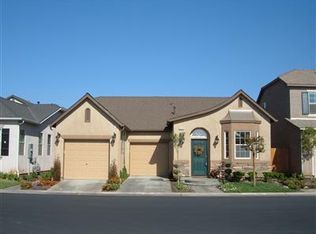 4048 W Apple Tree Ln, Fresno, CA 93722