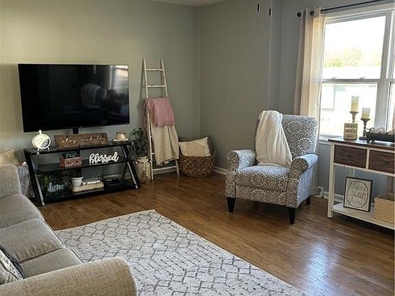 4th image of 3222 Melody Ln