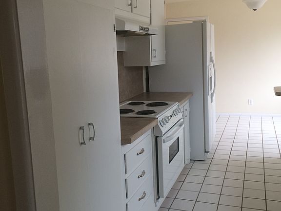 3rd image of 4323 Country Club Dr