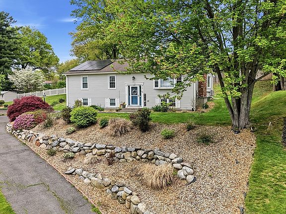 3rd image of 107 Colony Dr