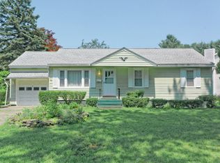 6 Seeley Dr, Albany, NY 12203