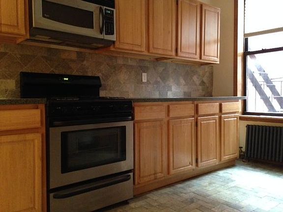 4th image of 215 E 84th St APT 3C