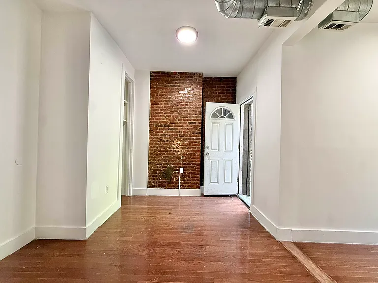 864 Hart St #1B — Photo 9