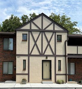 321 Barrington Square Est APT B, Saint Louis, MO, 63122