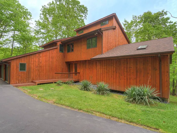 4950 Preston Forest Dr, Blacksburg, VA 24060