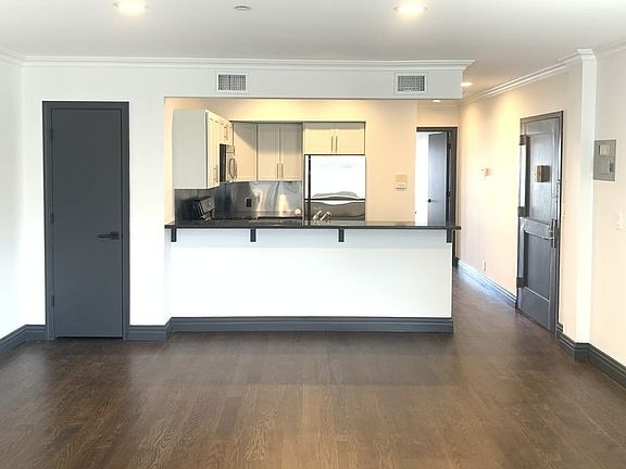 4th image of 85 Hudson Ave APT 4A