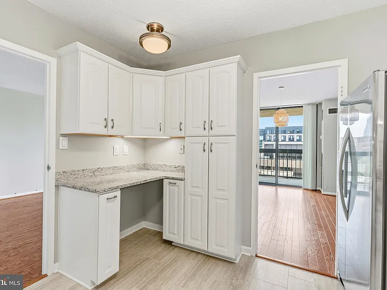 400 Madison St #310 — Photo 16