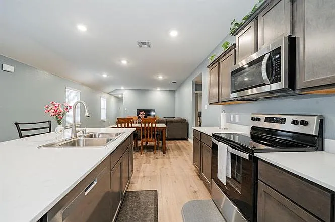 807 Sunrise Ln — Photo 10