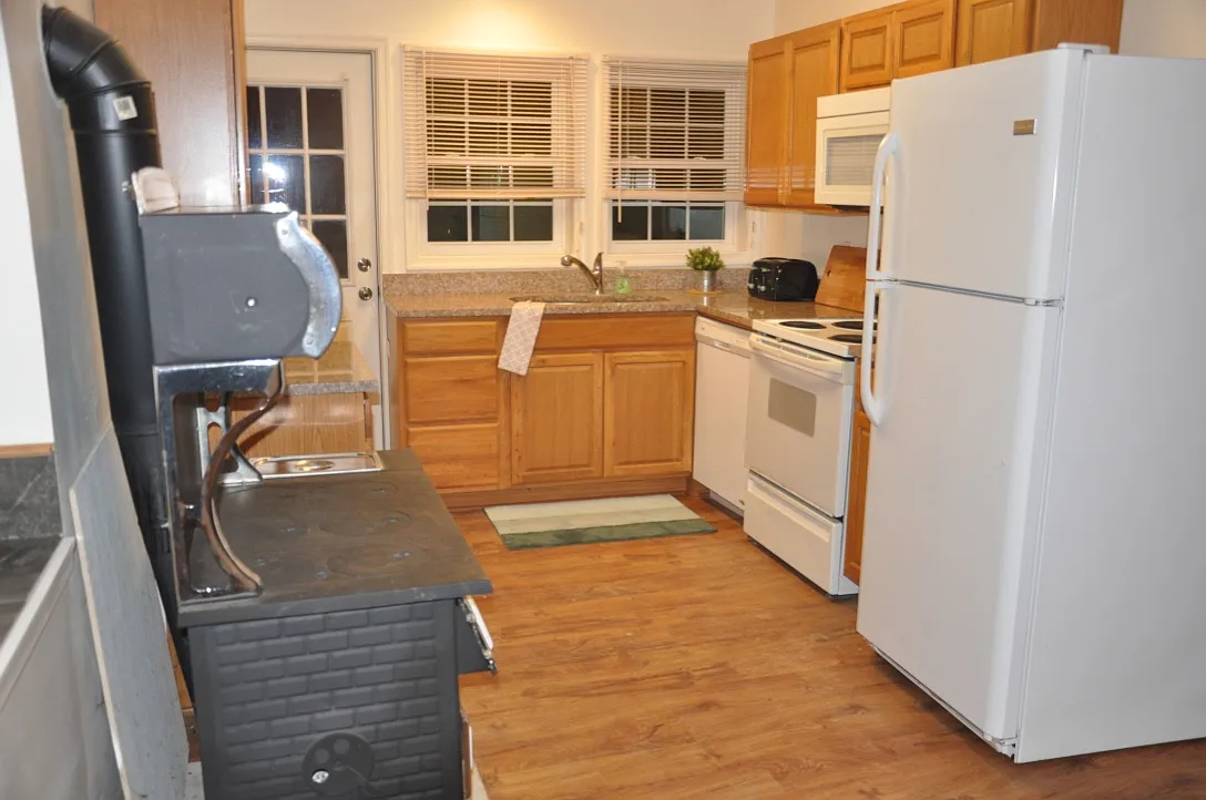 3523 S Mountain Rd — Photo 2