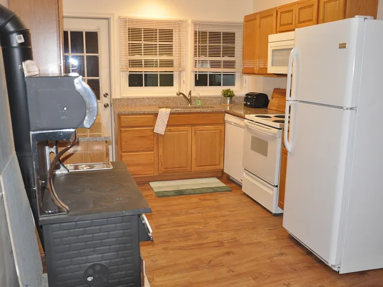 3523 S Mountain Rd — Photo 2