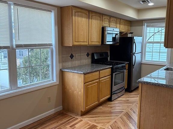 4th image of 512 Chestnut St APT D