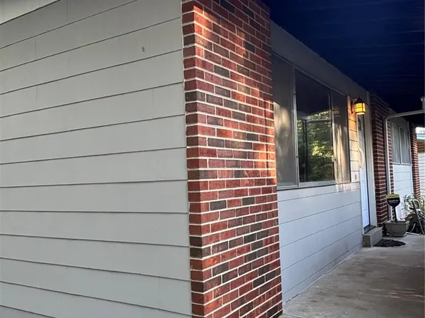 10232 Tanner Dr, Saint Louis, MO 63136