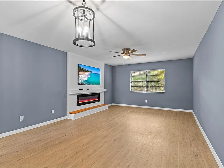 4045 Arrowwood Ct — Photo 6