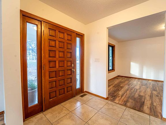 5th image of 902 Foxwood Drive