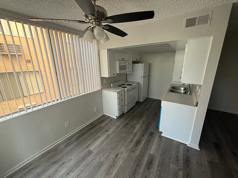 Poinsettia Apartments — Photo 7