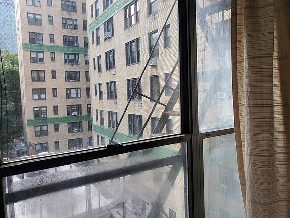 3rd image of 1306 2nd Ave APT 3RS