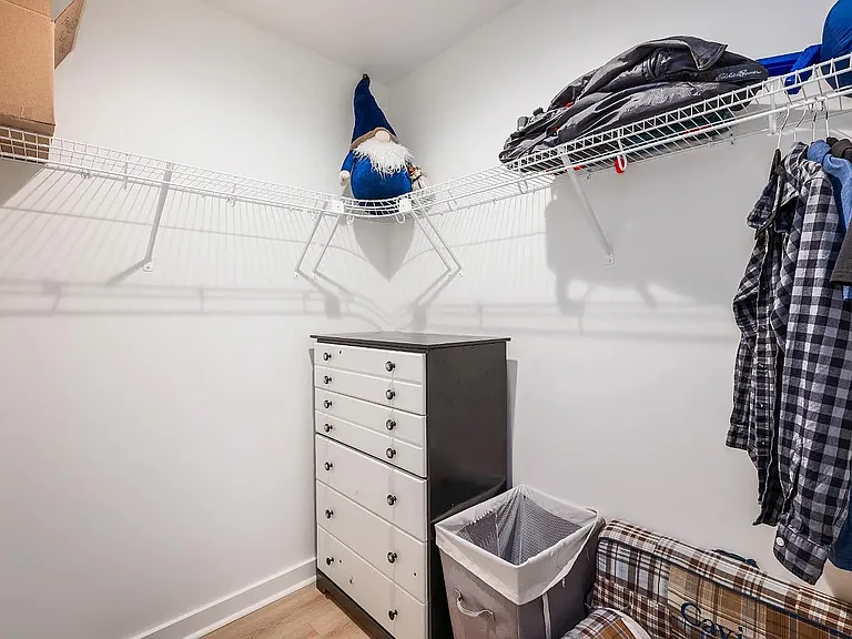 526 Essex St — Photo 12