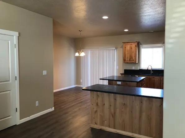 1023 Alexis Ln N, Salem, OR 97303