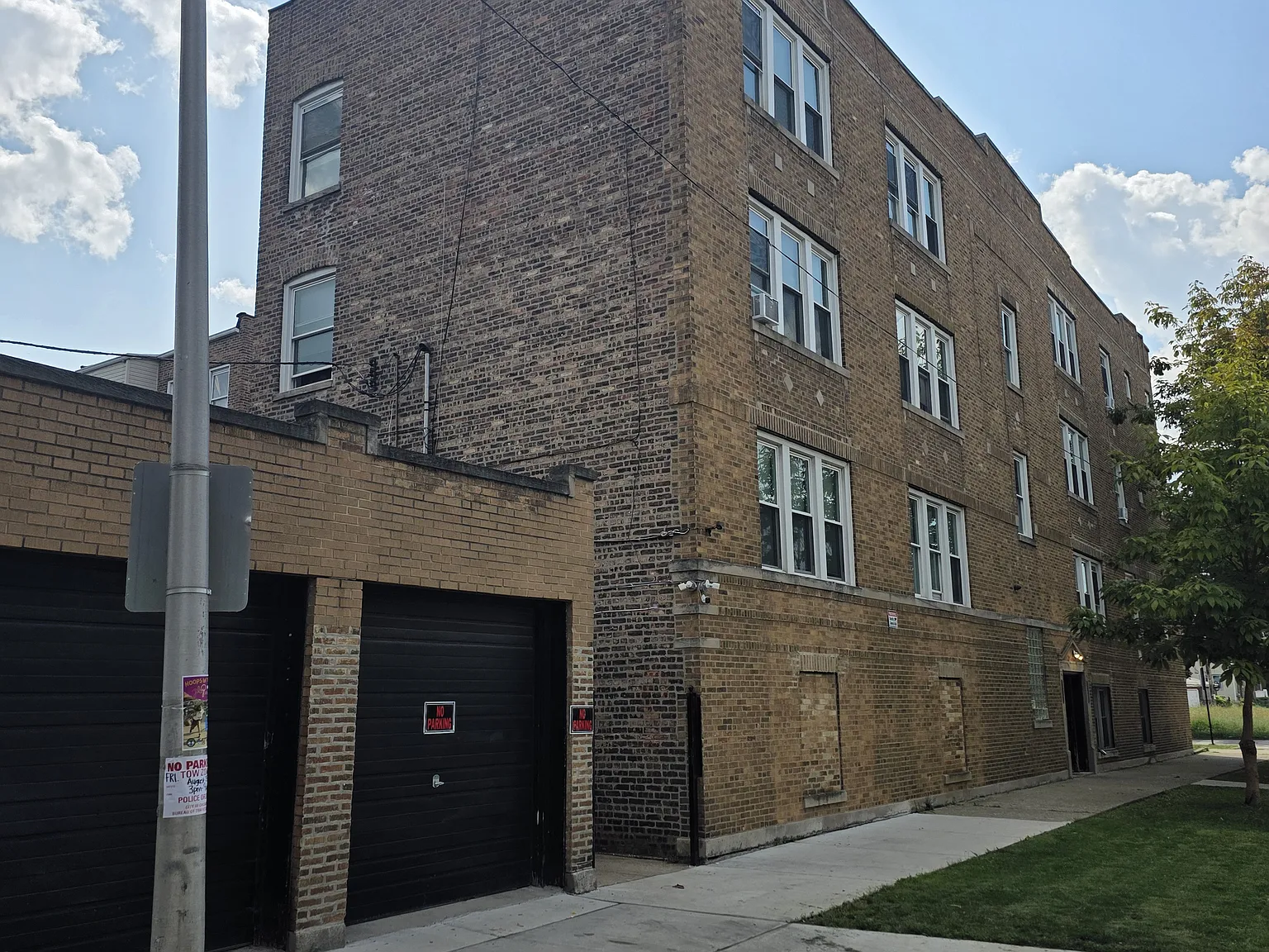 2 bed, 900 sqft, $1,600 — Photo 2