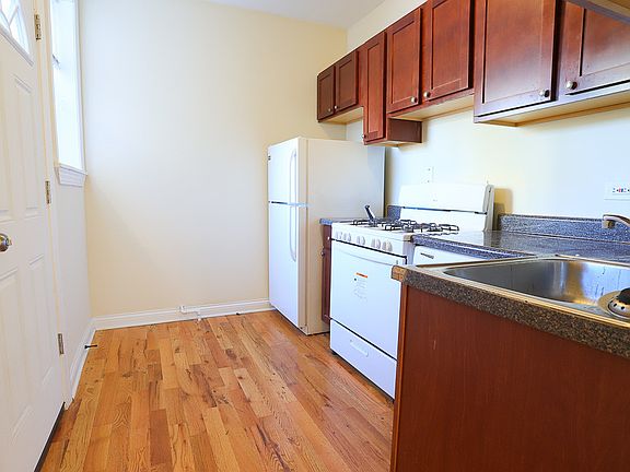 2nd image of 550 W Aldine Ave Unit S5