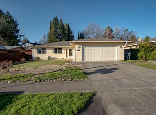 2563 Cedar Links Dr, Medford, OR
