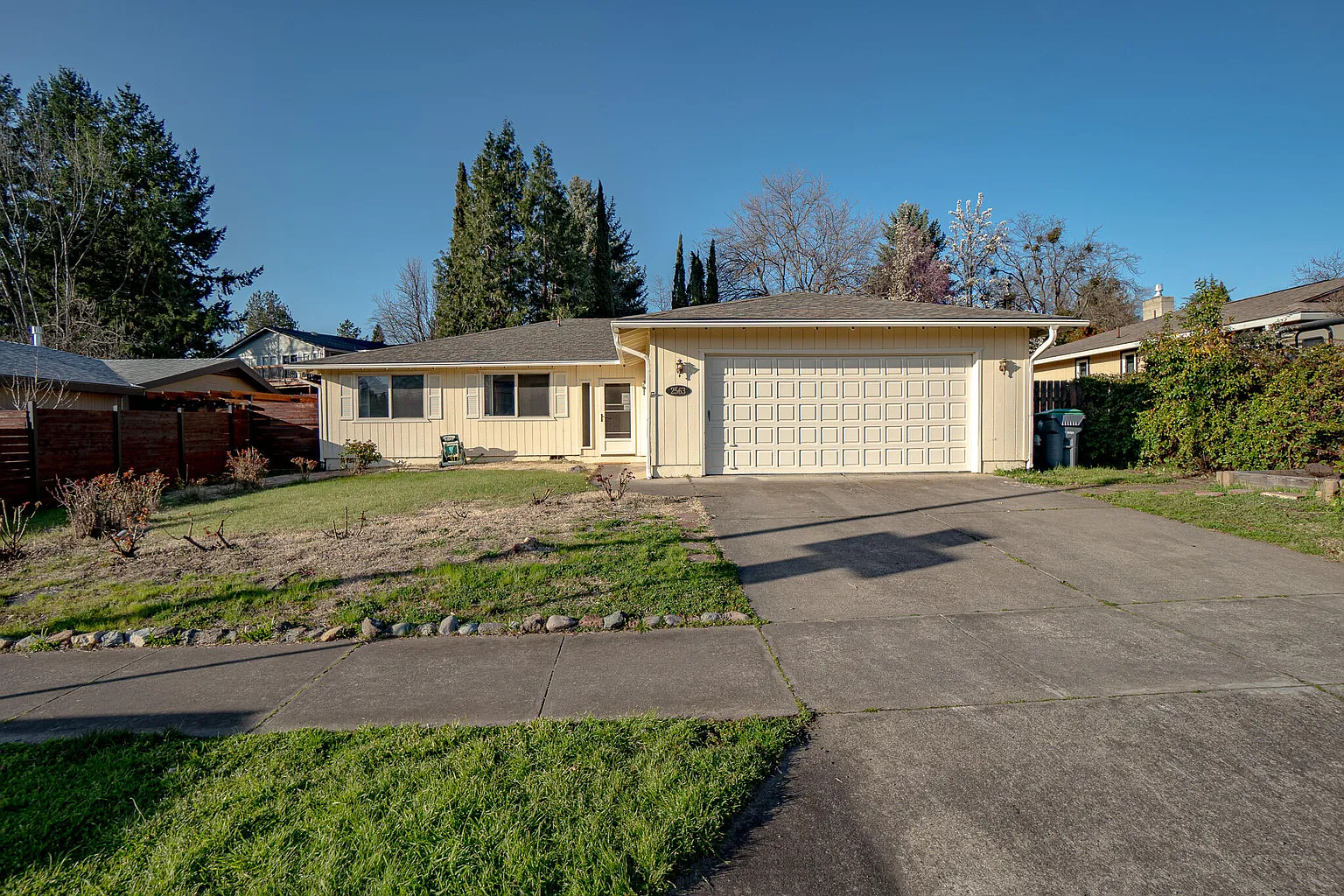 2563 Cedar Links Dr photo 1