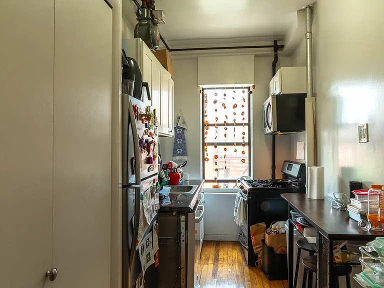 401 W 47th St #11 — Photo 19