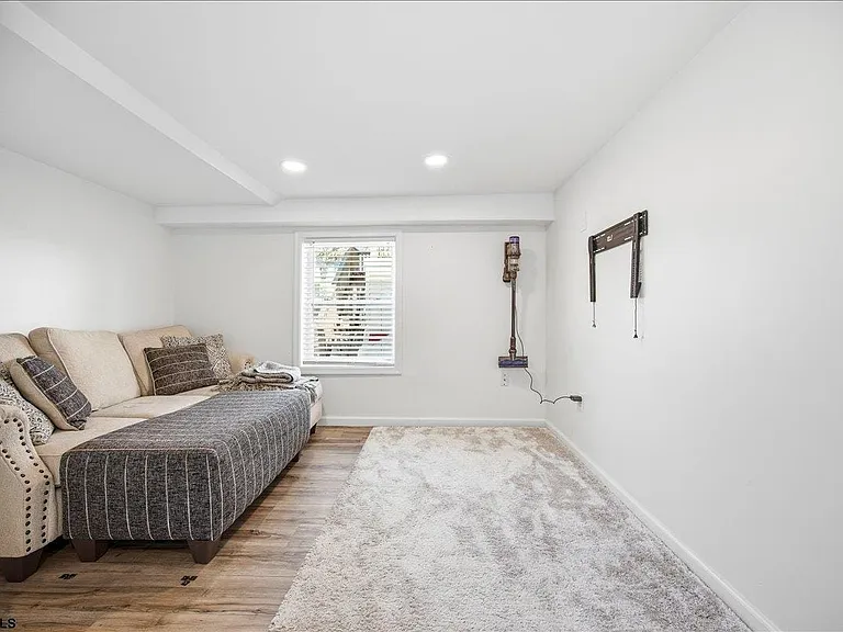 21 N Nashville Ave — Photo 5