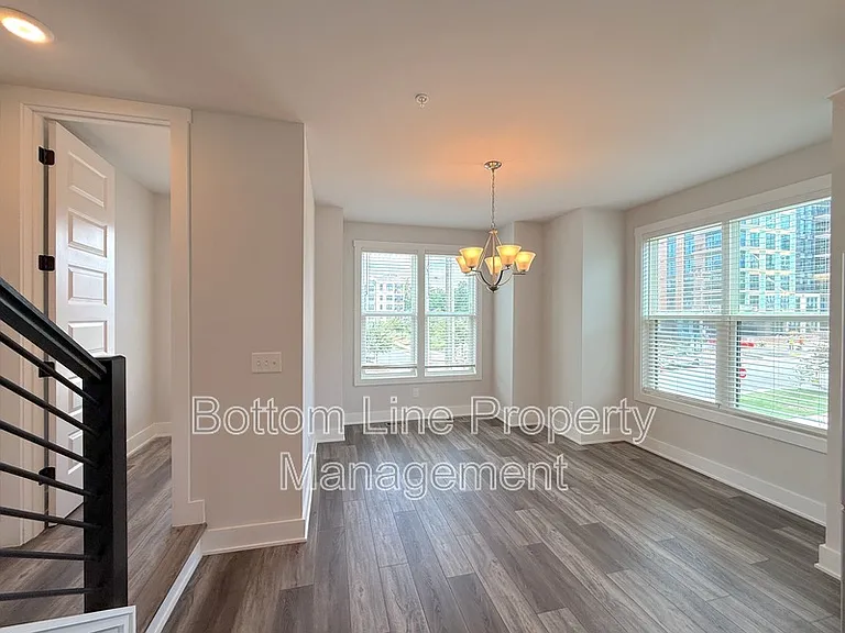 607 W Tremont Ave — Photo 10