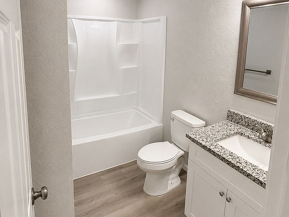 5th image of 807 W 7th St