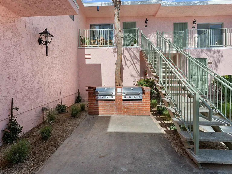Valeria Apartments — Photo 11