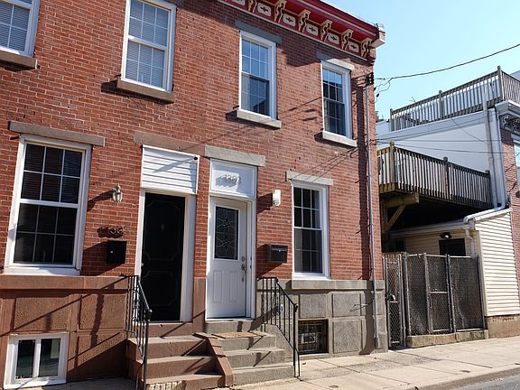 4th image of 1303 E Oxford St