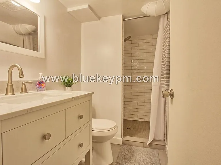 5271 NE 30th Ave — Photo 13