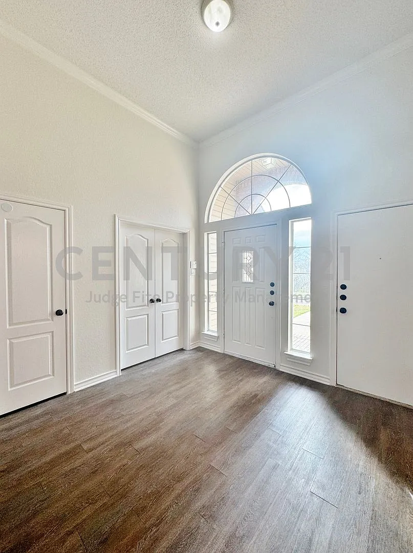 Lovely 4/2/2 On Corner Lot For Rent in Duncanville ISD! — Photo 2