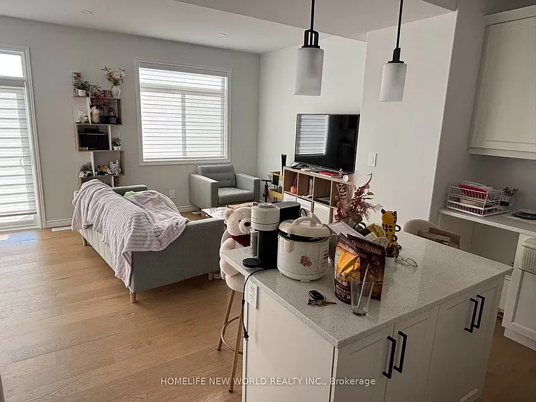 9 Otonabee St — Photo 2
