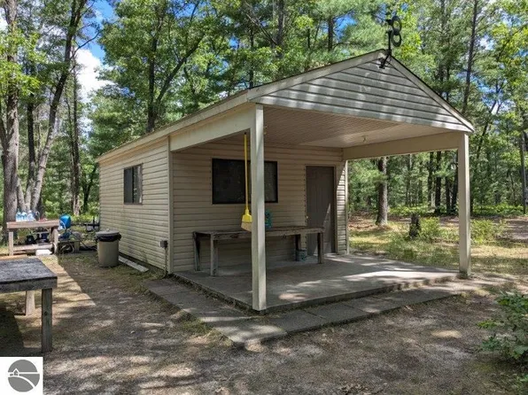 1007 N Sand Lake Rd, National City, MI 48748