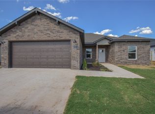 220 Williams Ct, Centerton, AR 72713