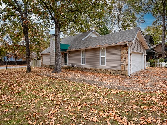 2nd image of 2 Hickory Ln