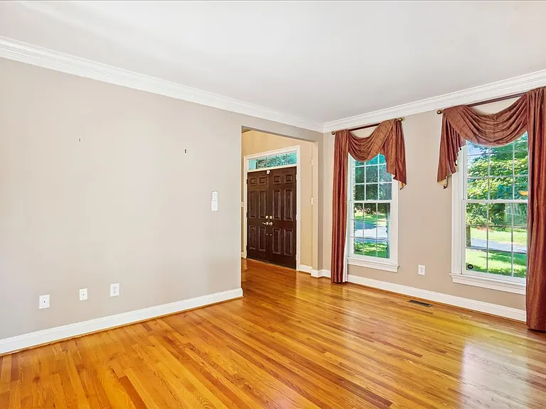 8931 Falls Farm Dr — Photo 7