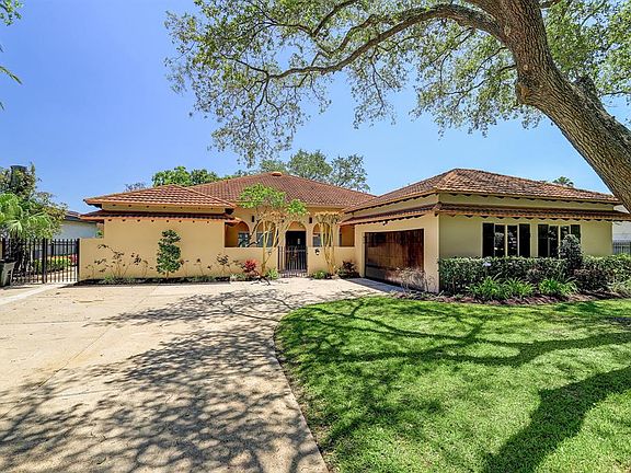 3rd image of 826 Shorewood Dr
