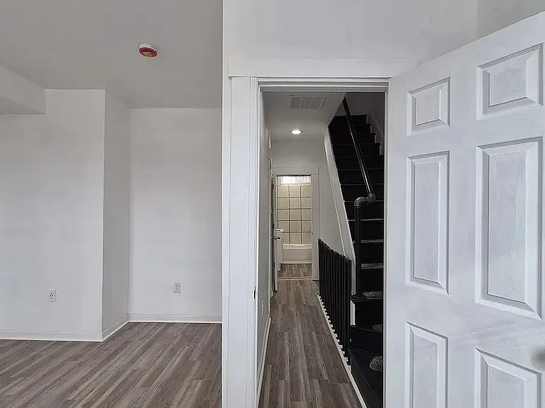 4031 Cambridge St — Photo 13