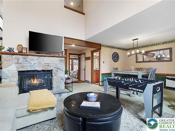 3rd image of 426 Oak Ct