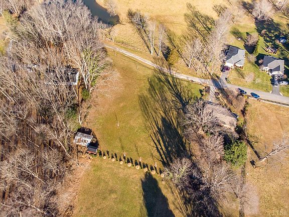 2nd image of Lakeview Ln