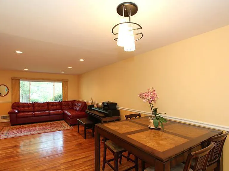 730 Harrington Rd — Photo 15