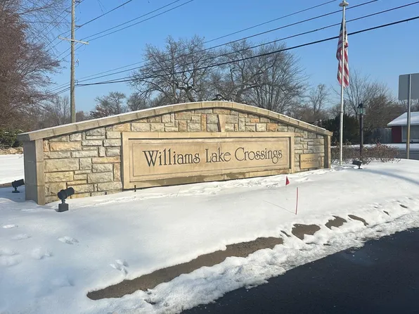 8213 Sequoia Ln, White Lake, MI 48386