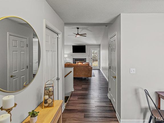 4th image of 37 Jennifer Dr