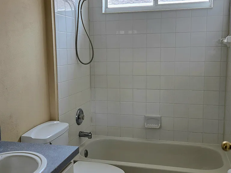 2nd bath room